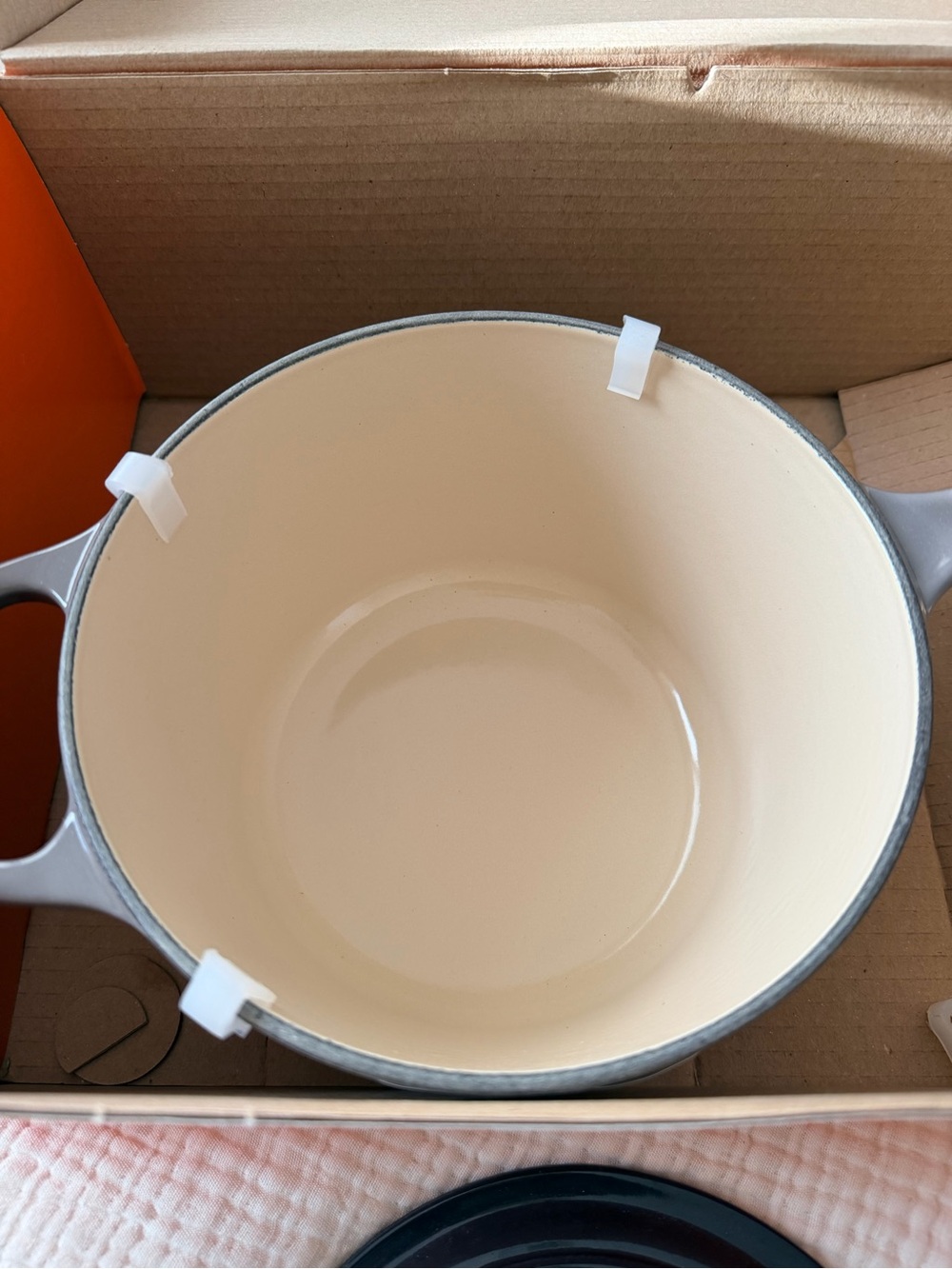 New In Box Le Creuset Signature Enameled Cast Iron Saucepan Oyster - Picture 3 of 8